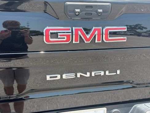 Used 2023 GMC Sierra 2500 Denali w/ Denali Ultimate Package AWD/4WD image 11