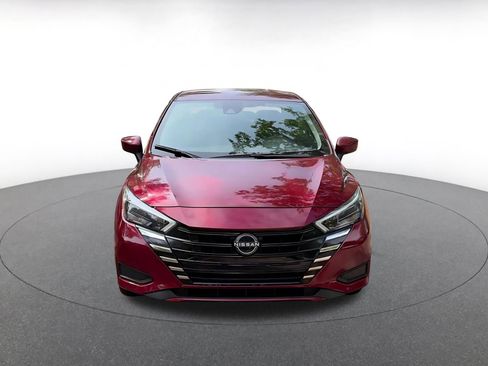 Used 2025 Nissan Versa SV image 4