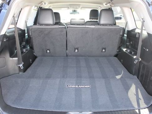 Used 2019 Toyota Highlander Plus FWD image 7