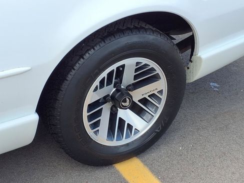 Used 1991 Pontiac Firebird Coupe image 26