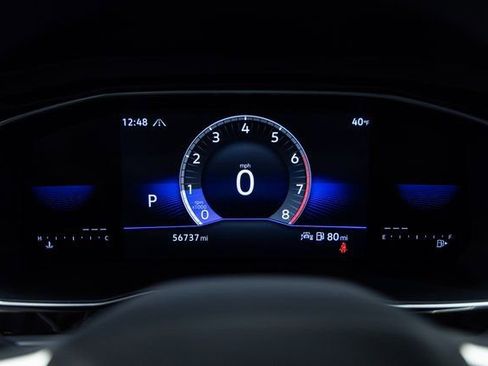 Used 2024 Volkswagen Jetta SE image 2