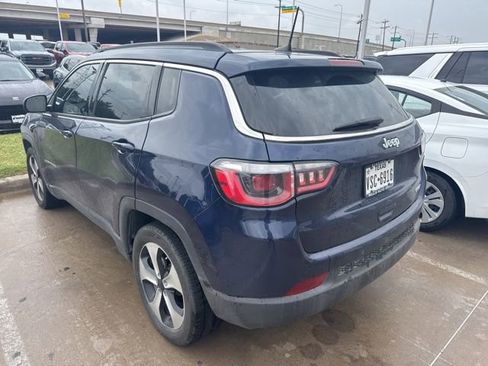 Used 2017 Jeep Compass Latitude w/ Popular Equipment Group FWD image 5
