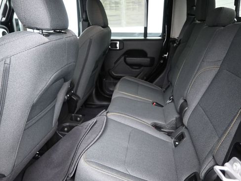 Used 2025 Jeep Gladiator Sport image 13