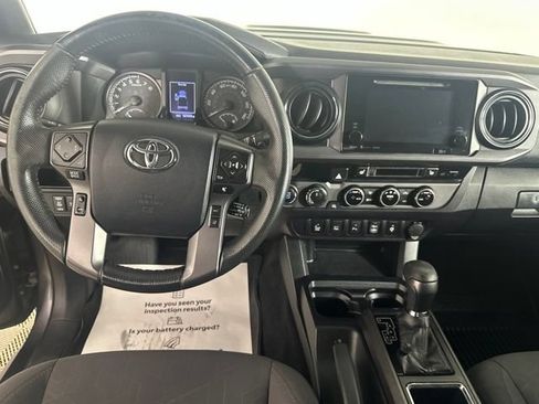 Used 2018 Toyota Tacoma TRD Sport w/ Technology Package AWD/4WD image 17