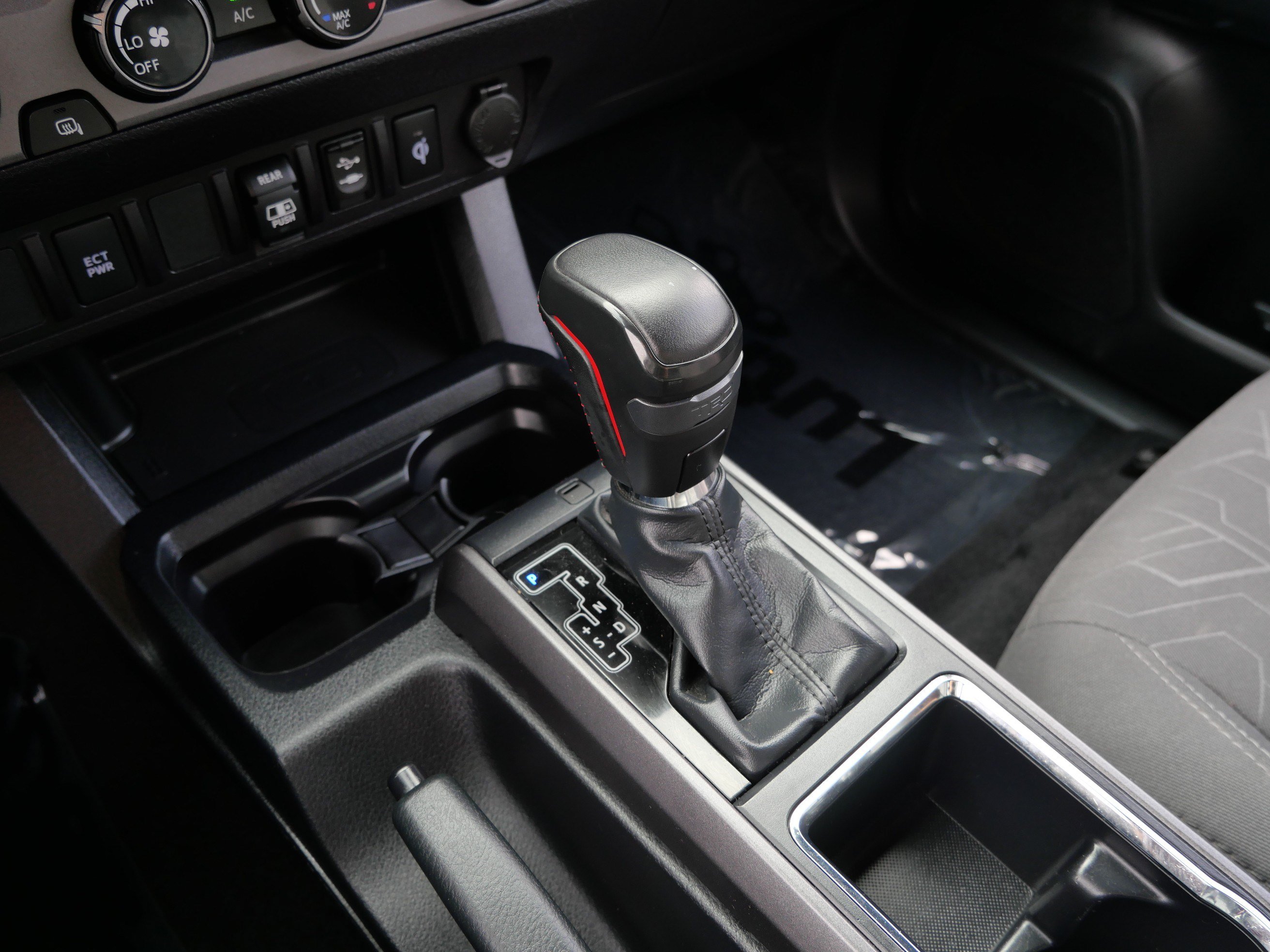 Used 2018 Toyota Tacoma TRD Sport AWD/4WD image 24