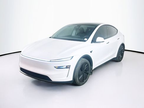 Used 2026 Tesla Model Y AWD image 3