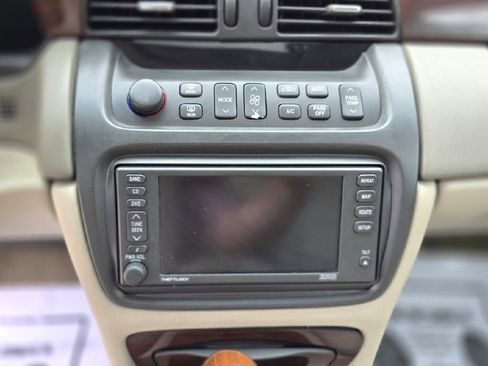 Used 2003 Cadillac De Ville DTS w/ Premium Luxury Package image 19