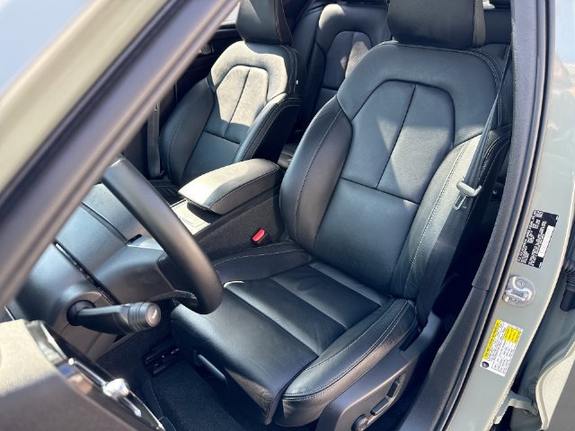 Certified 2024 Volvo XC40 B5 Plus w/ Protection Package Premier AWD/4WD image 17