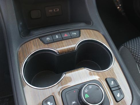 Used 2021 GMC Acadia SLE w/ Driver Convenience Package FWD image 22