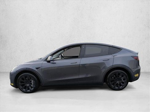 Used 2022 Tesla Model Y Long Range image 8