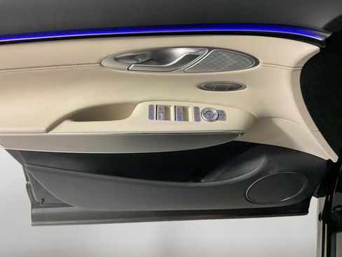 Used 2026 Genesis GV70 2.5T Select image 11