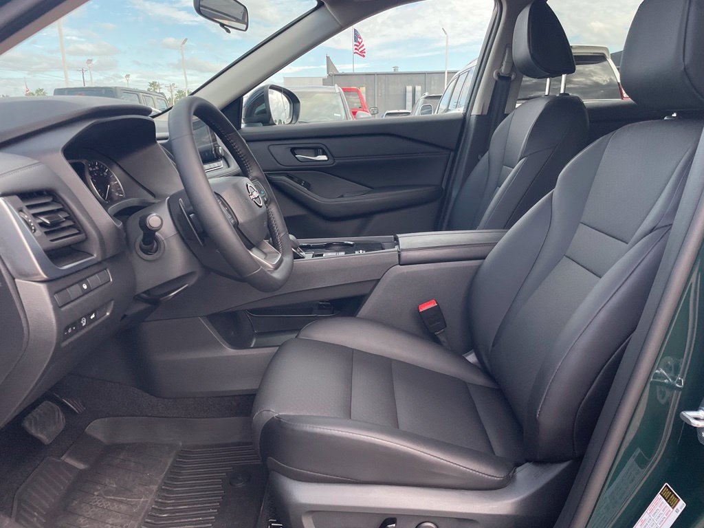 Used 2026 Nissan Rogue Dark Armor FWD image 14
