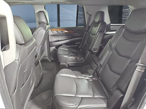 Used 2020 Cadillac Escalade Luxury AWD/4WD image 10