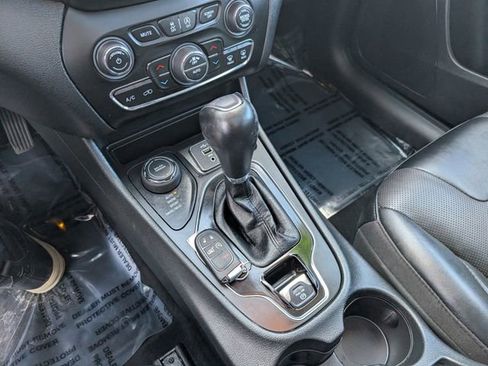 Used 2022 Jeep Cherokee Limited AWD/4WD image 18