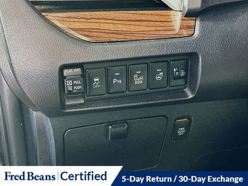 Used 2017 Toyota Sienna Limited Premium image 11