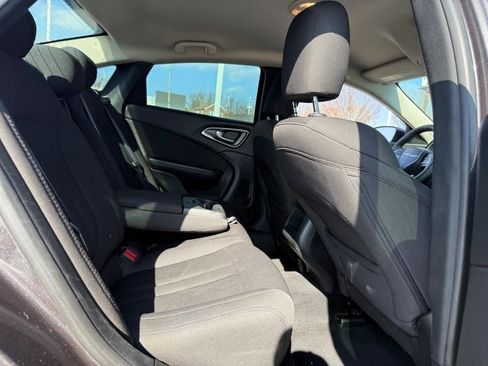 Used 2016 Chrysler 200 Limited FWD image 10