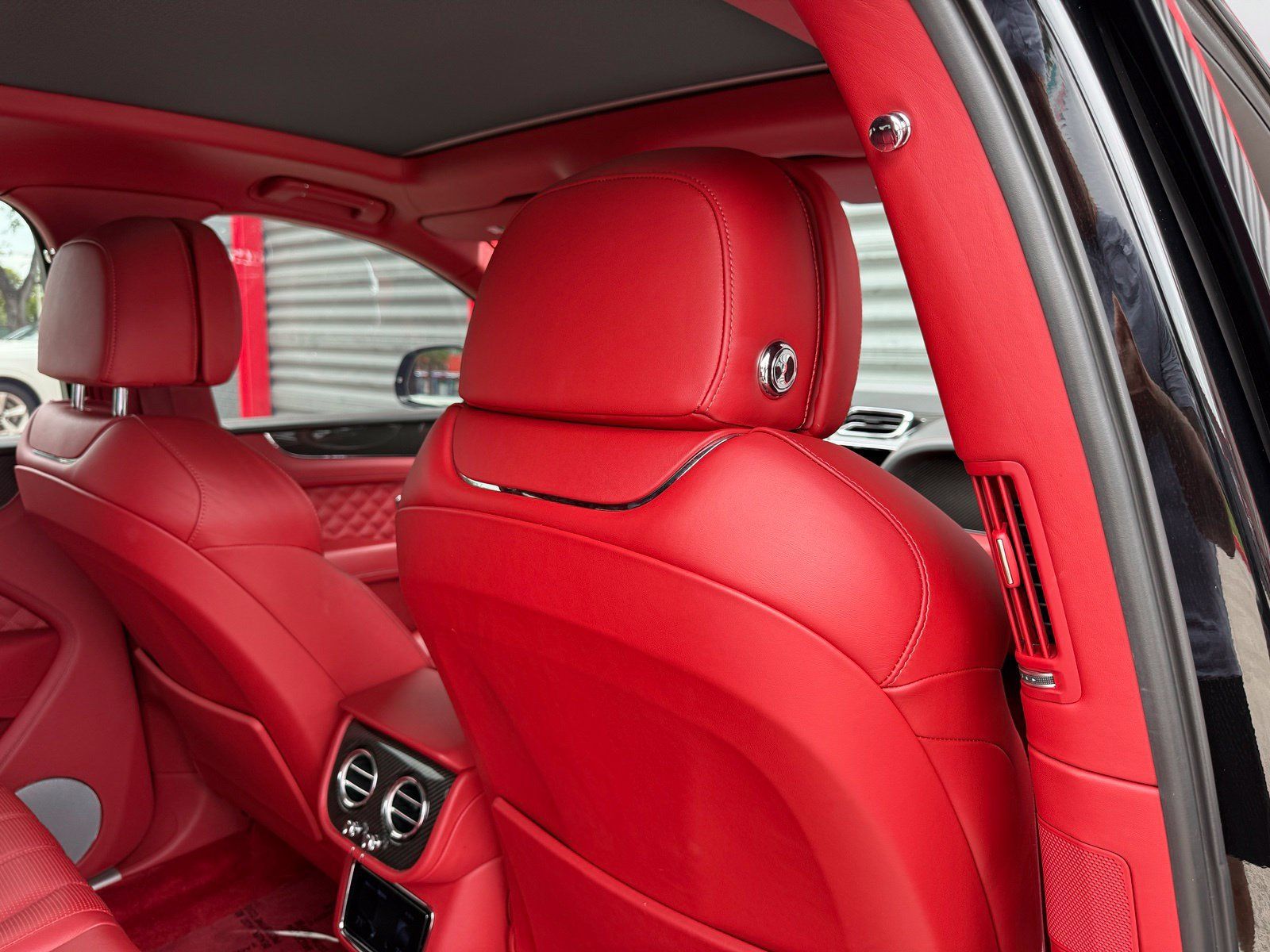 Used 2021 Bentley Bentayga AWD/4WD image 39