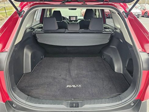 Used 2020 Toyota RAV4 LE image 14