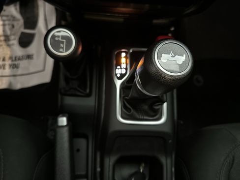 Used 2021 Jeep Wrangler Sport AWD/4WD image 33