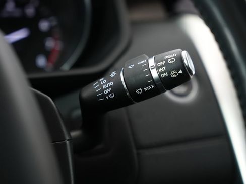 Used 2017 Land Rover Discovery HSE image 15