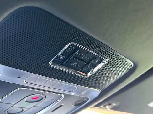 Used 2021 Bentley Flying Spur V8 image 64