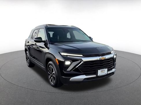 Used 2025 Chevrolet TrailBlazer LT image 3