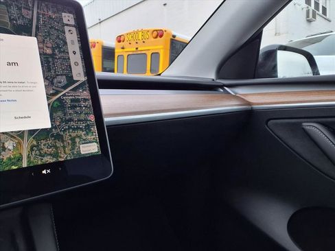 Used 2025 Tesla Model Y Long Range image 15