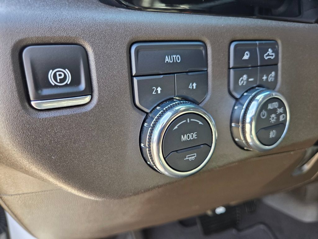 Used 2025 GMC Sierra 1500 SLT AWD/4WD image 12