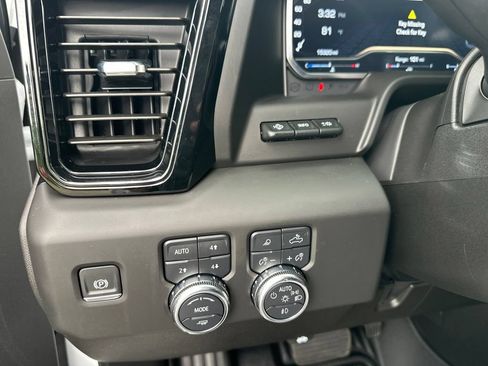 Used 2025 GMC Sierra 2500 AT4 w/ AT4 Premium Plus Package AWD/4WD image 22