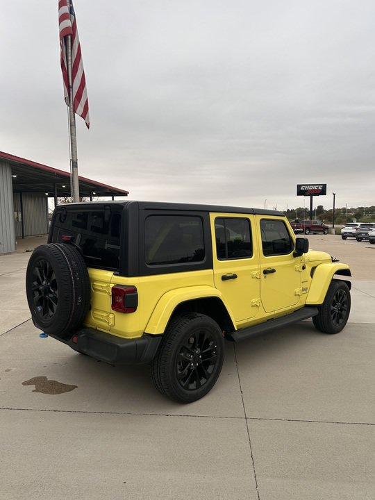 Used 2023 Jeep Wrangler Unlimited Sahara w/ Cold Weather Group AWD/4WD image 3