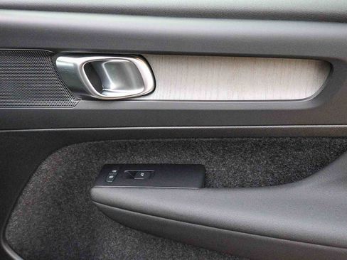 New 2025 Volvo XC40 B5 Plus w/ Protection Package Premier image 20