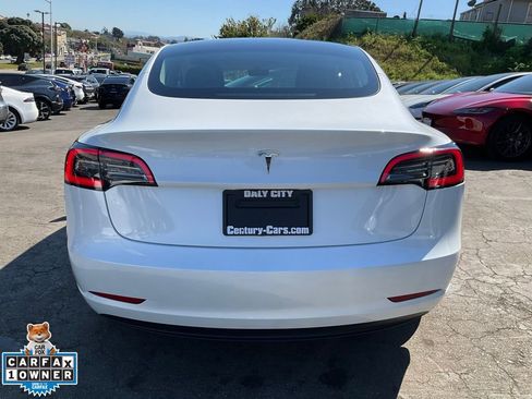 Used 2023 Tesla Model 3 Standard Range image 4