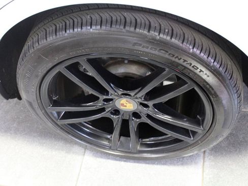 Used 2022 Porsche Cayenne Platinum Edition AWD/4WD image 31