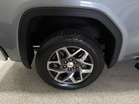 Used 2023 GMC Sierra 1500 SLT w/ SLT Premium Plus Package AWD/4WD image 14