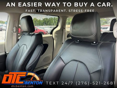 Used 2023 Chrysler Pacifica Touring-L AWD/4WD image 6
