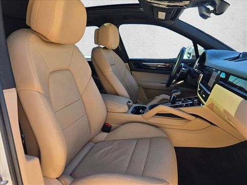 Used 2020 Porsche Cayenne image 22