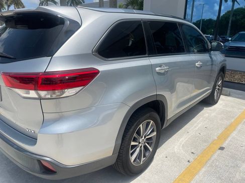 Used 2019 Toyota Highlander XLE FWD image 7