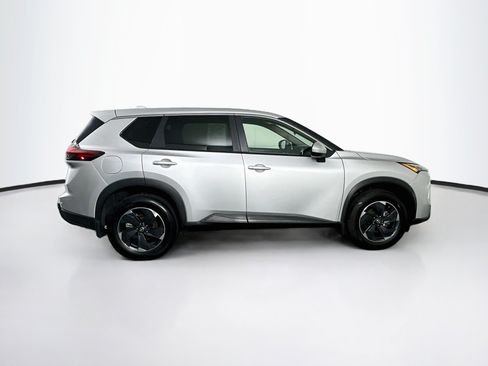 Used 2025 Nissan Rogue SV AWD/4WD image 10