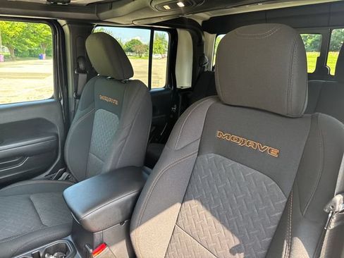 Used 2026 Jeep Gladiator Mojave AWD/4WD image 18