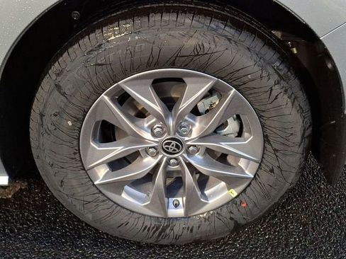 Certified 2025 Toyota Sienna LE w/ LE Plus Package FWD image 7
