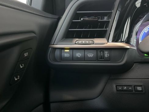 Used 2025 Toyota Crown Signia XLE image 13