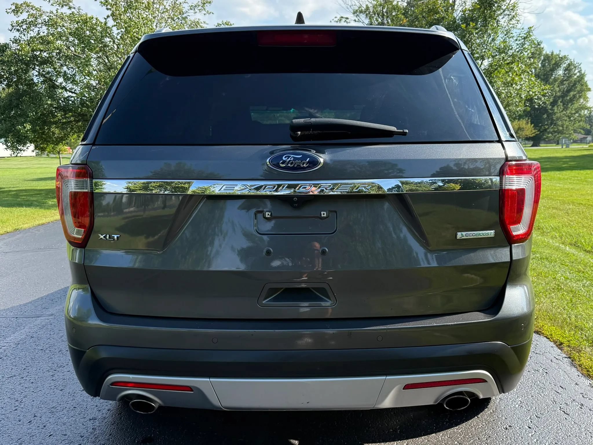 Used 2017 Ford Explorer XLT w/ Equipment Group 201A FWD image 6