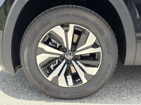 New 2026 Volkswagen Atlas Cross Sport SE FWD image 33