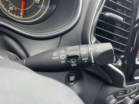 Used 2022 Jeep Cherokee Limited AWD/4WD image 25