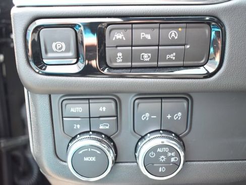 Used 2025 GMC Yukon Elevation AWD/4WD image 22