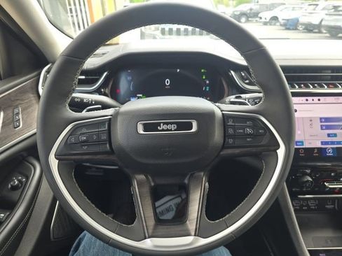 Used 2022 Jeep Grand Cherokee Limited 4xe w/ Luxury Tech Group II image 16