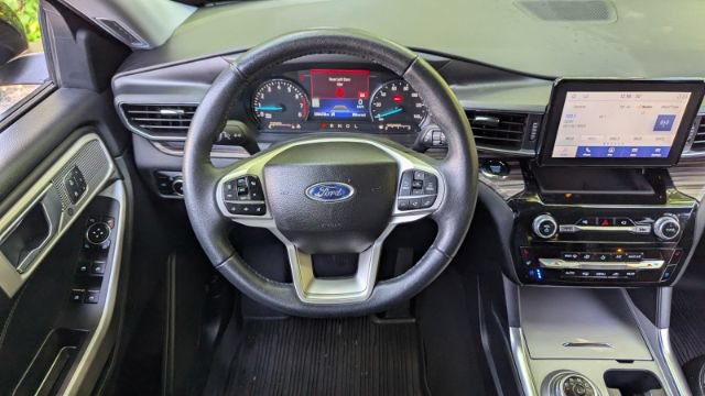 Used 2023 Ford Explorer Limited w/ Equipment Group 301A AWD/4WD image 25