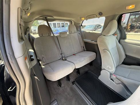 Used 2019 Toyota Sienna LE AWD/4WD image 26