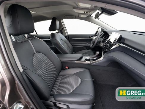 Used 2024 Toyota Camry SE FWD image 10