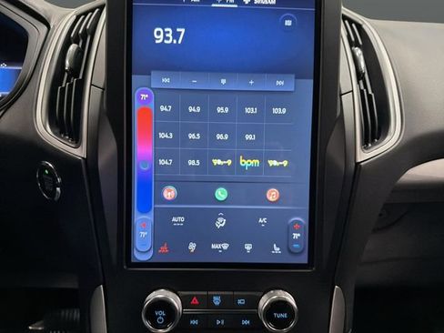 Used 2024 Ford Edge SEL image 18